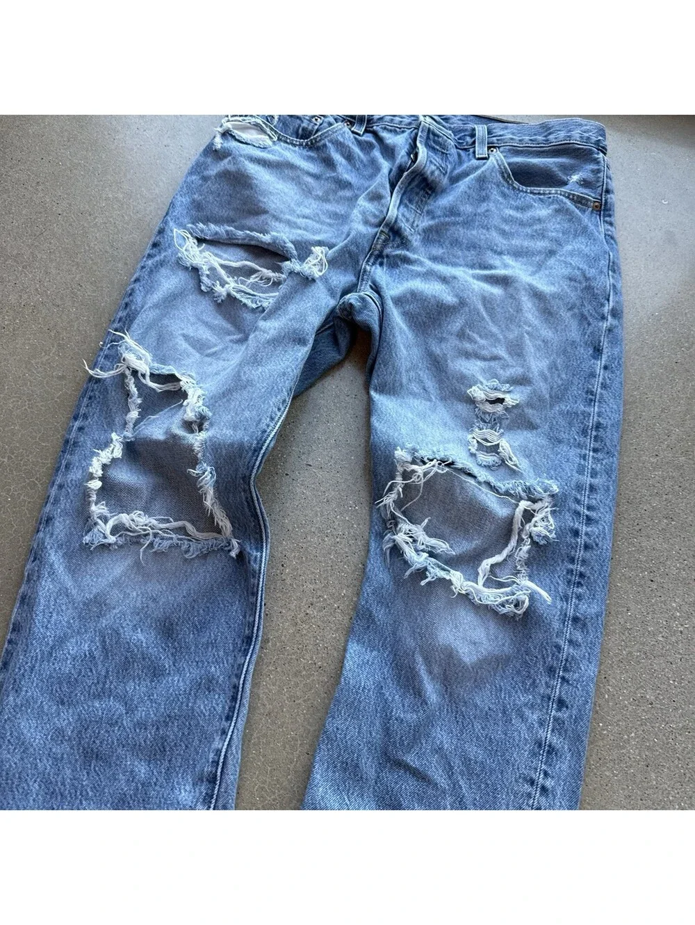 Levis PREMIUM 501 Straight DISTRESSED Jeans Light Wash 32x30